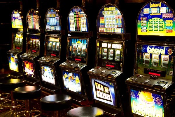 Pragmatic Play live-dealer table with professional croupier and multi-camera setup